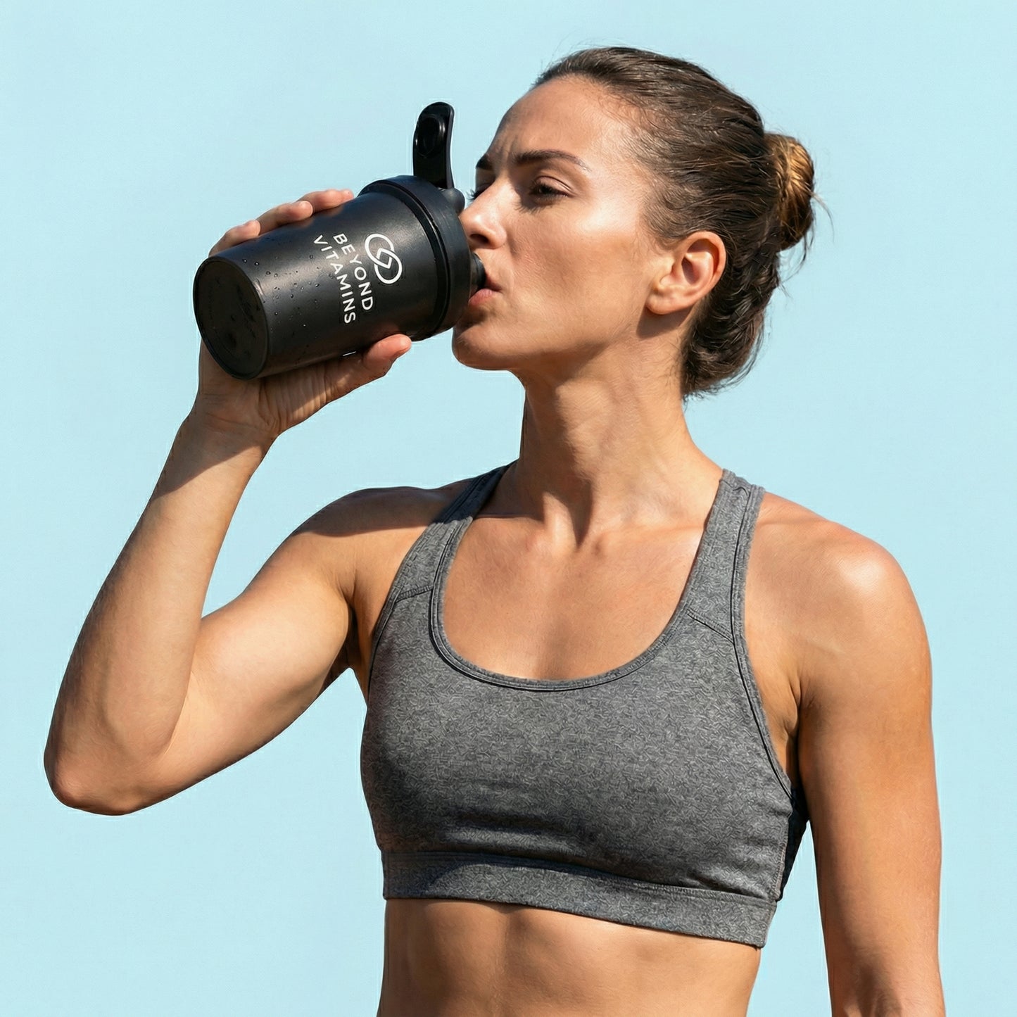 Shaker Beyond Vitamins con batidor de alambre,tapa segura y duradera - 400ml
